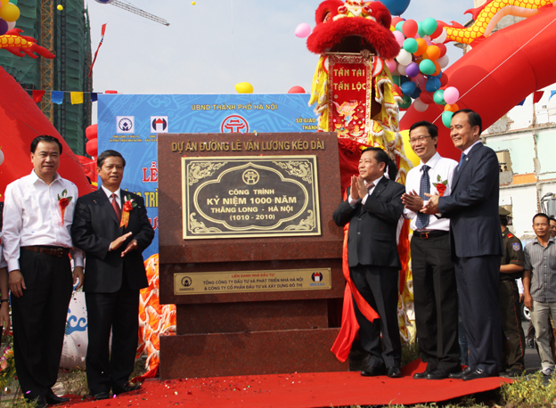 Gan bien duongLe Van Luong.jpg