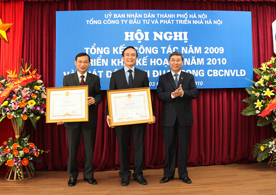 3.2 H1, T4 nhan Bang khen cua TTCP.bmp