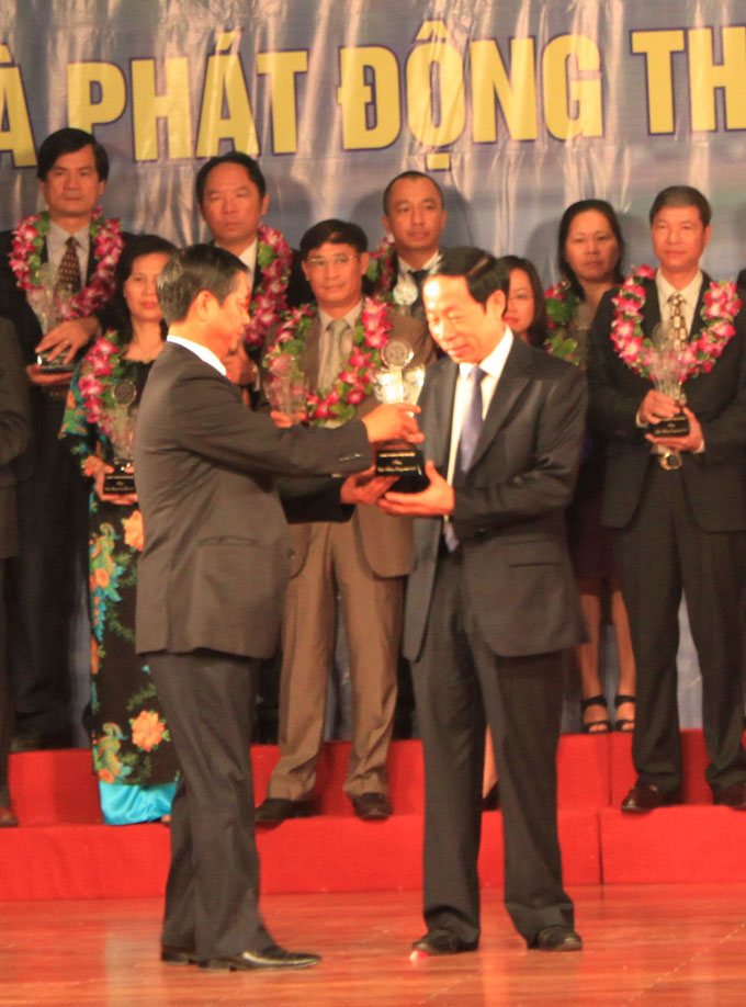 T1 - Cup vang TL.jpg