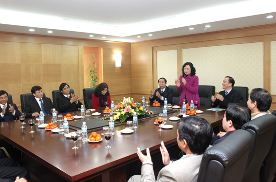 31.1 - DC Hang chuc Tet.jpg