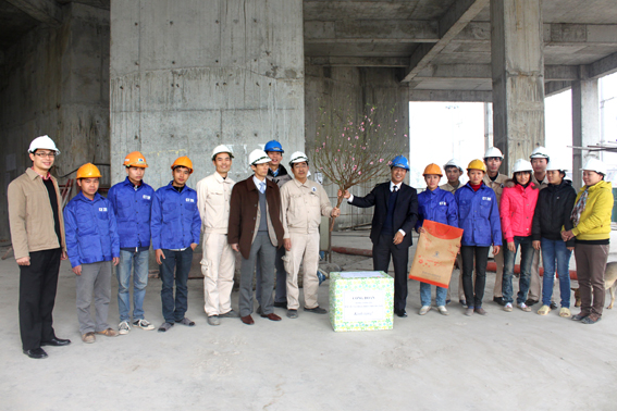 Tham cong nhan tai cong truong.jpg