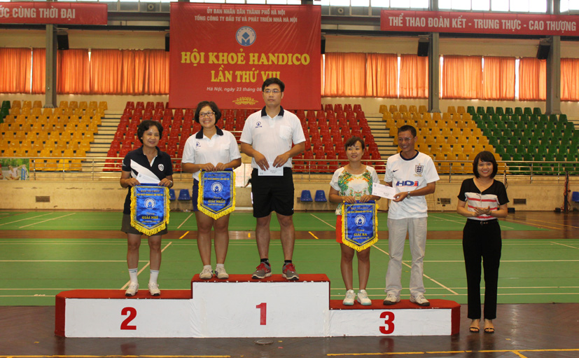 23.8 - Bong ban doi nam nu.jpg