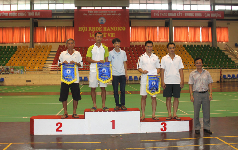 23.8 - Tennis doi nam.jpg