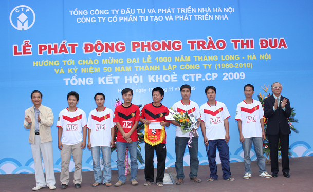13.11 - trao giai hoi khoe - bong da.bmp